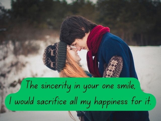 Expressing deep sincerity, this two-line poetry conveys the willingness to sacrifice all happiness for the genuine smile of a beloved.