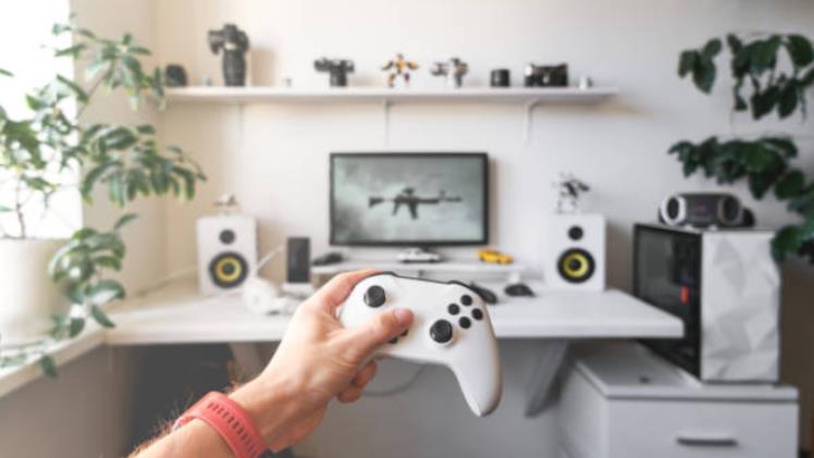 Understanding Time Management in Online Video Game Sessions